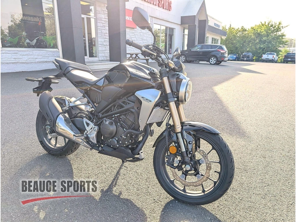 Honda Cb 300 Moto Standard Urbaine Légère Débutant Novice A2 Naked Rétro Ville Économique Entretien Fait Pneus Neufs Z400 Mt-03 Duke G310r 2021 alt