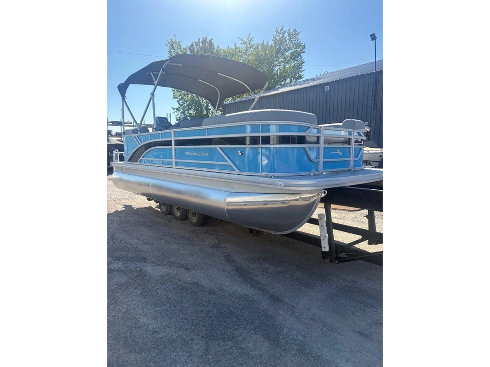 Bennington Marine 21 S Stern Radius 2026 alt