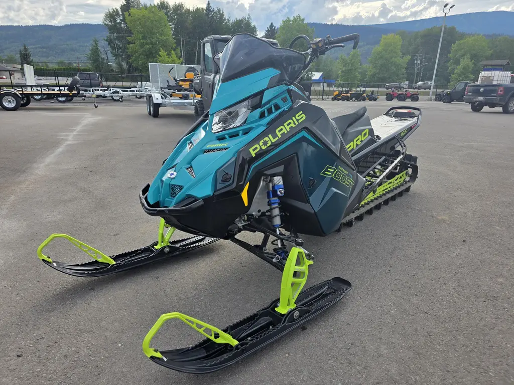 2025 Polaris Boost PRO RMK 165 - 7S Display