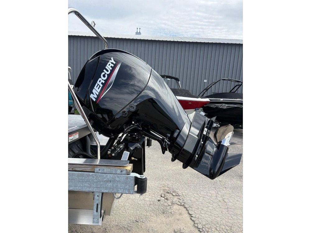 Bennington Marine 22 S-one Swingback 2026 alt