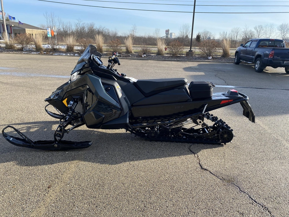 2027 Polaris 850 Indy Xc 137 alt