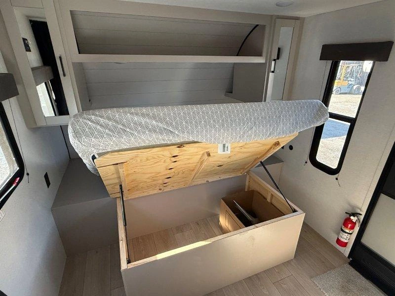 2027 Jayco Jayflight 175fq alt