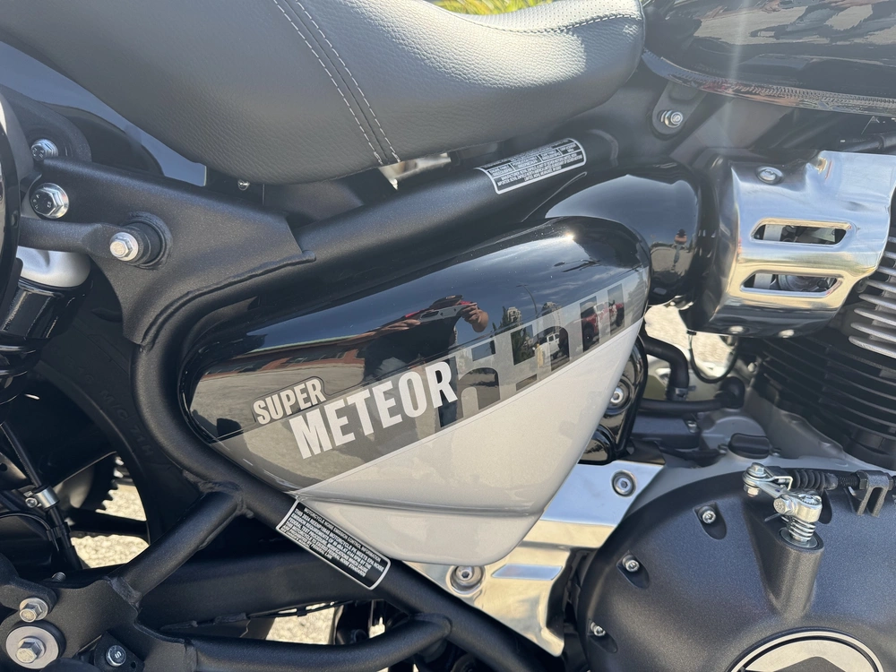 2024 Royal Enfield Super Meteor 650 Interstellar Gray alt