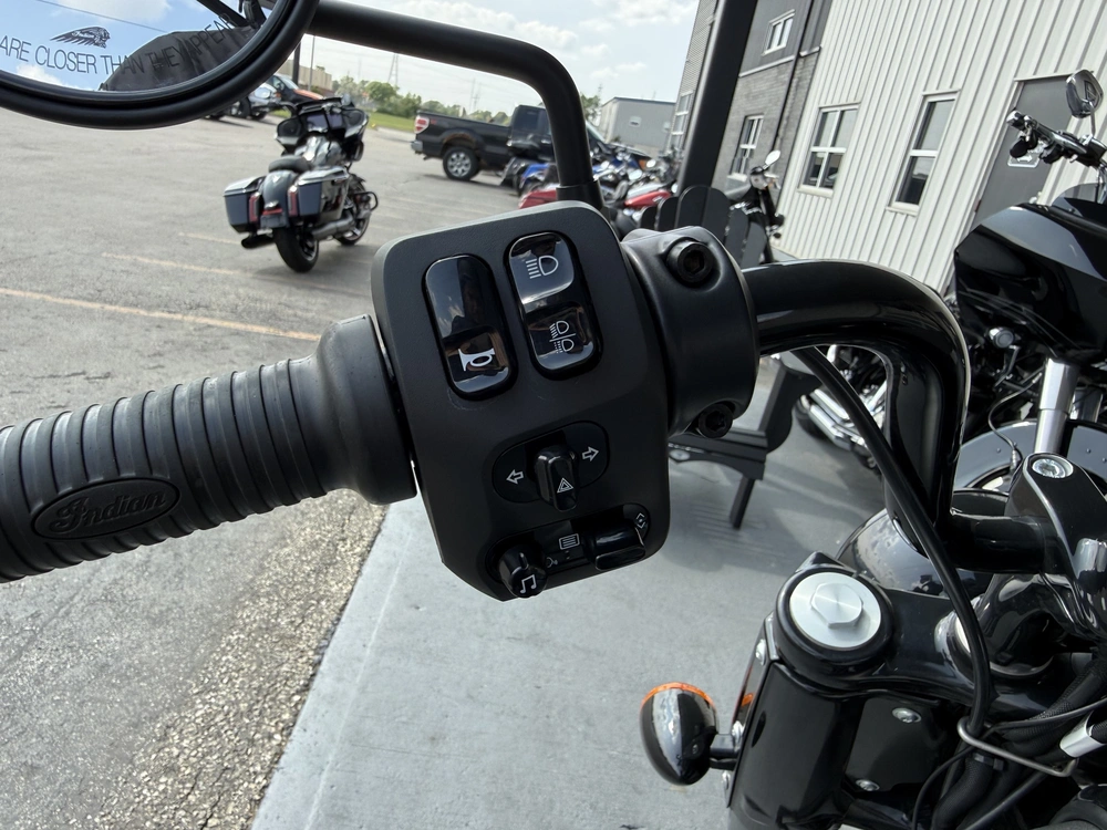 2023 Indian Motorcycle Chief Dark Horse Bobber alt