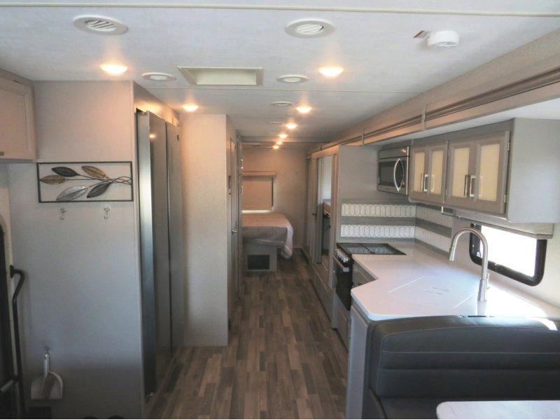 Thor Motor Coach Indigo Bb35 2024 alt
