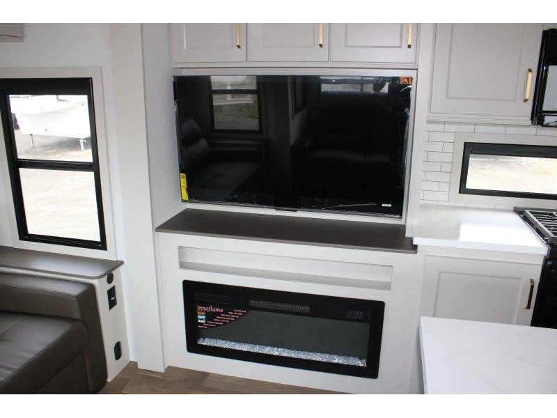 Grand Design Influence 3503gk 2027 alt