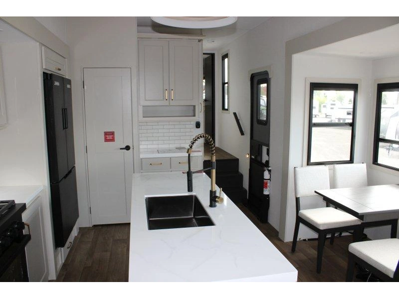 Grand Design Influence 3503gk 2027 alt