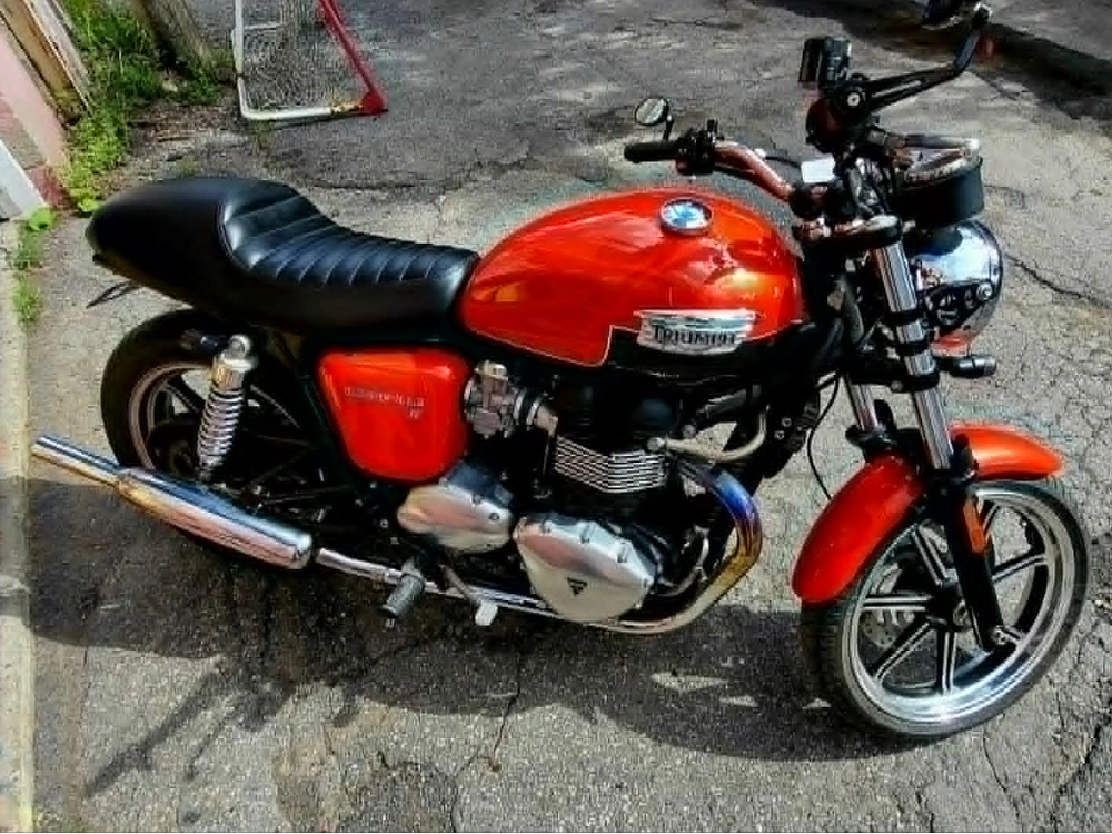 Triumph Bonneville 2012 alt