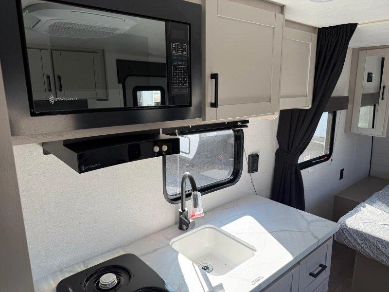 2027 Jayco Jayflight 175fq alt