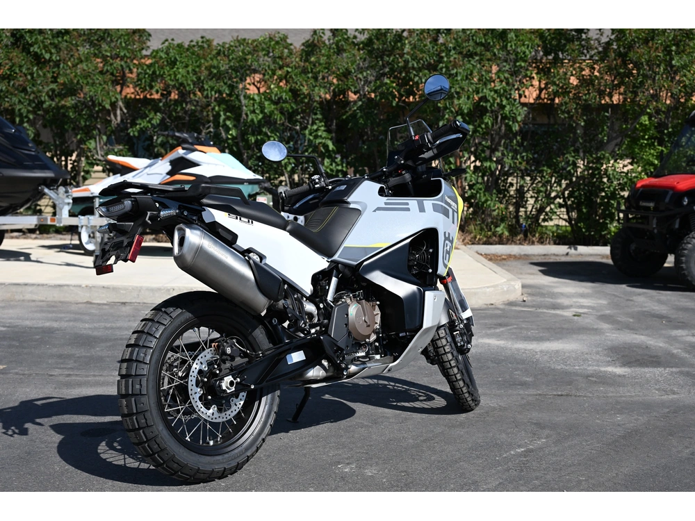 2027 Husqvarna Norden 901 alt