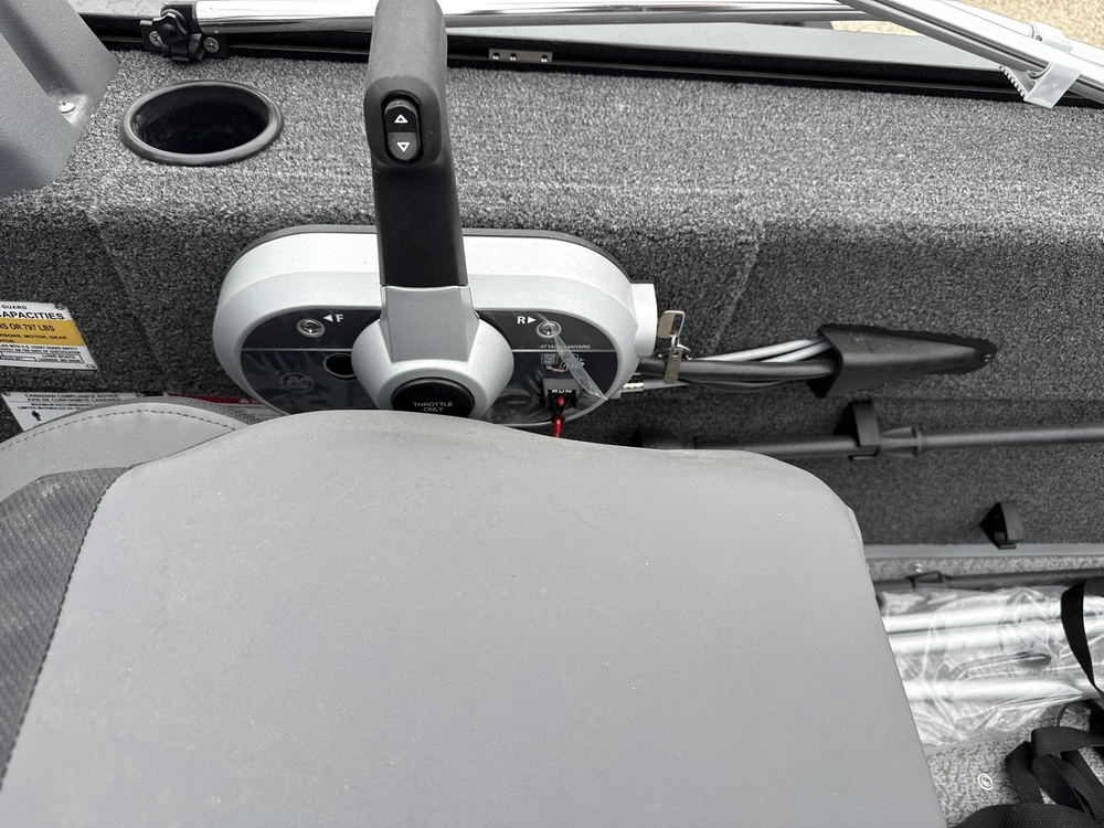 2026 Lowe Boats Fishing Machine Walk Thru Fm 1625 Wt alt
