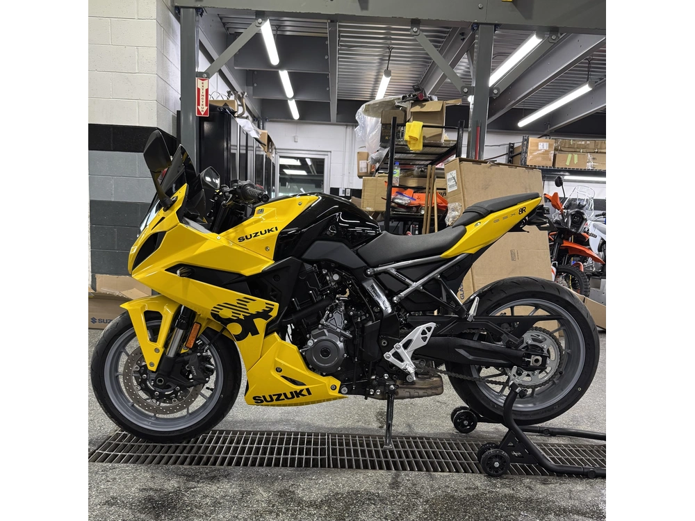 Suzuki Gsx 8r 2025 alt