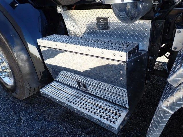 Peterbilt 567 2024
