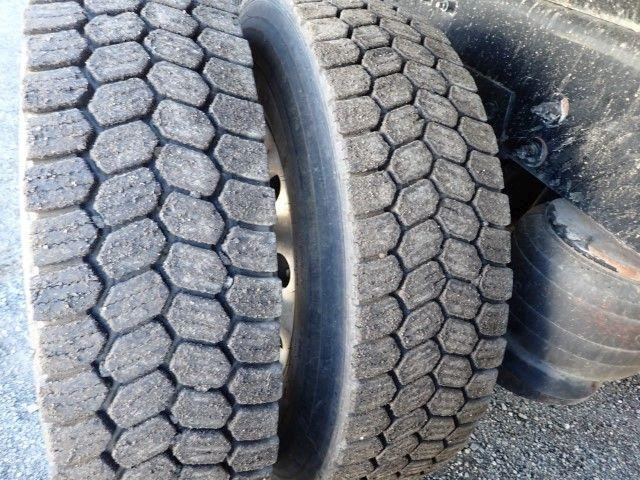 Peterbilt 567 2024