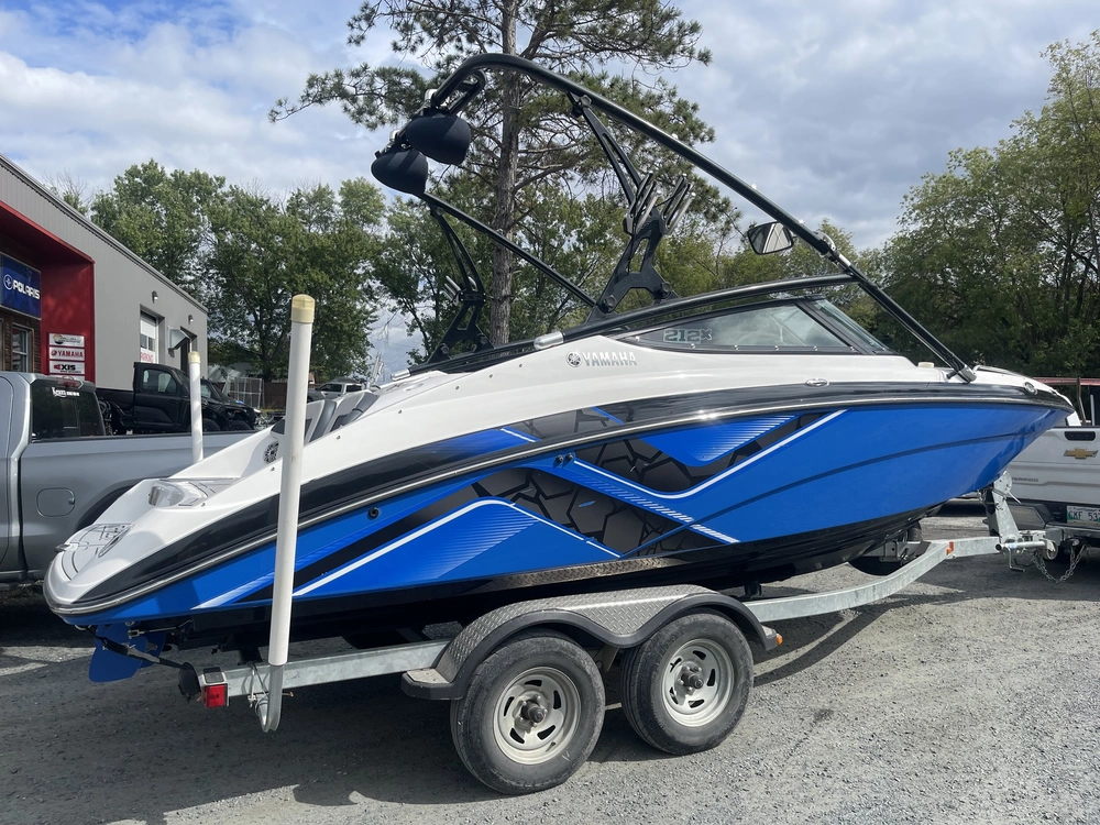 2014 Yamaha 212x alt