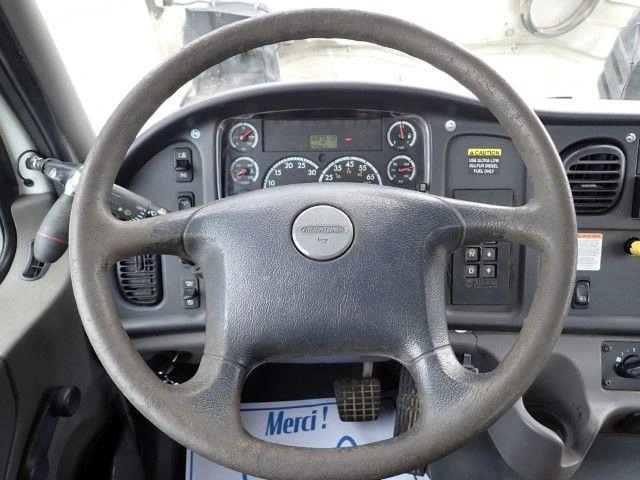 Freightliner M2106 2010
