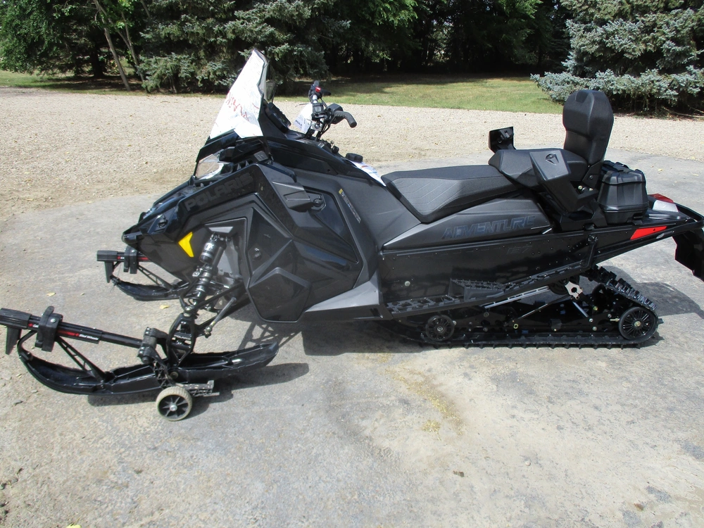 2027 Polaris Sno-27 650 Indyadv137 1.35 Blk alt