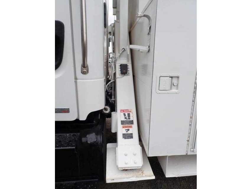 Freightliner M2106 2010