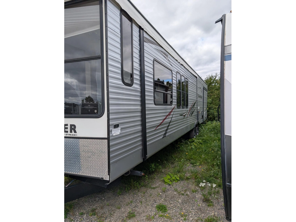 Gulf Stream Trailmaster 381 2014 alt