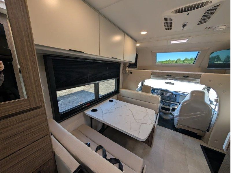 Thor Motor Coach Echelon Lc21 2027 alt