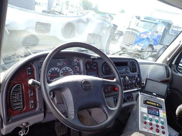 Freightliner 114sd 2013