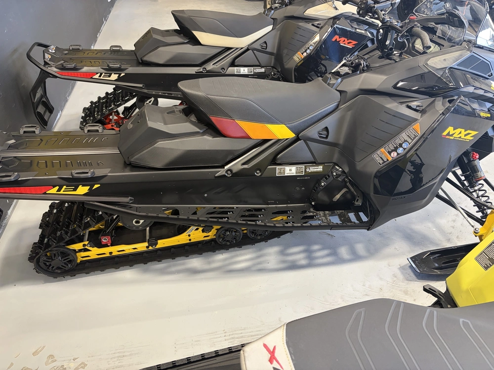 2027 Ski-doo Mxz Adr W/ Blizzard Pkg 137 850 E-tec Ice Ripper Xt 1.25" E.s.