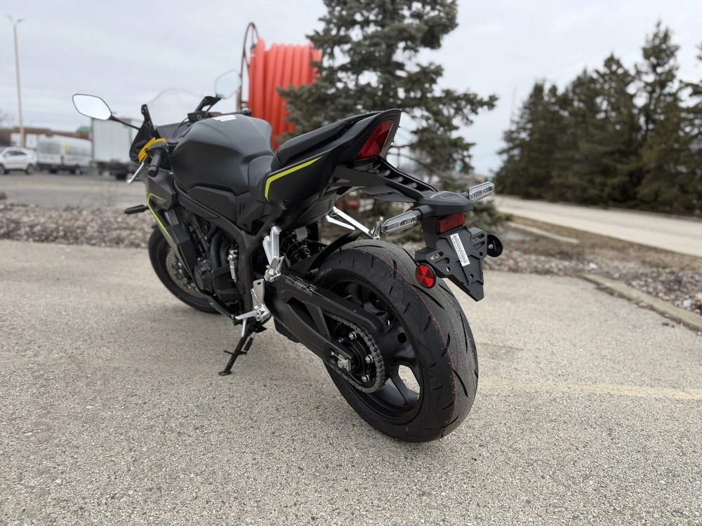 2026 Honda Cbr650r E-clutch alt