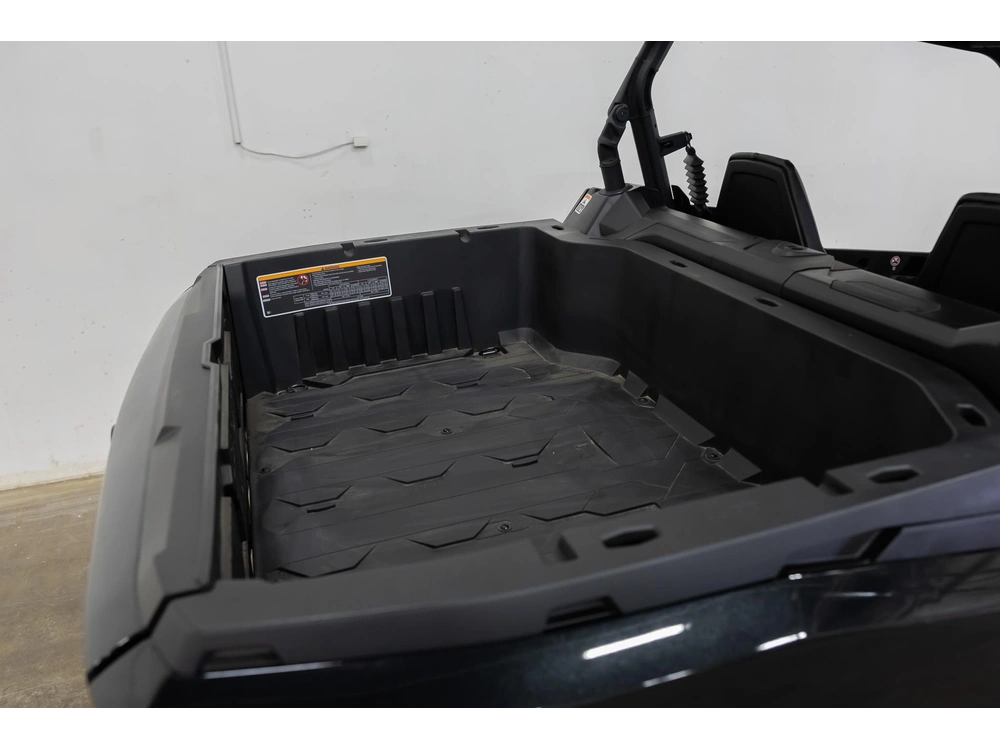 2026 Can-am Commander 1000 Xt 6gtd alt