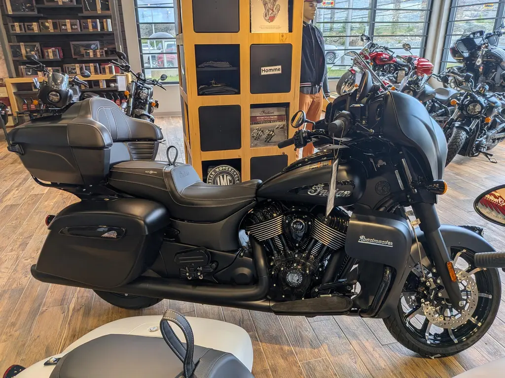 2026 Indian Motorcycle Roadmaster - Dark Horse