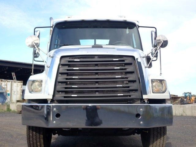 Freightliner 114sd 2013