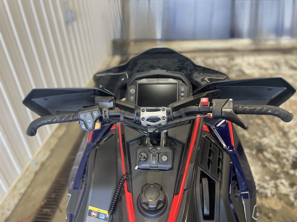 2025 Polaris 9r Indy Xcr 136 alt