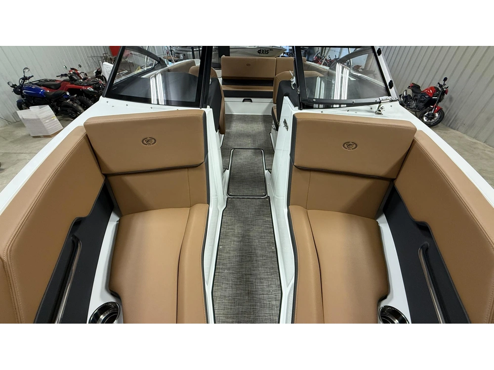 2027 Cobalt Boats Cs23 alt