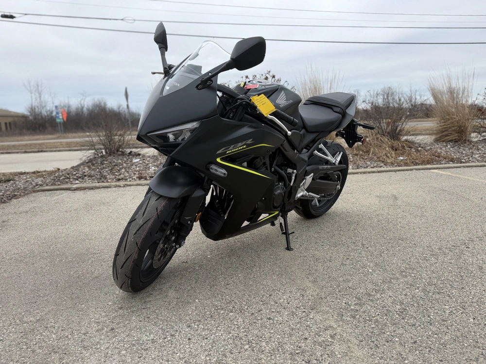 2026 Honda Cbr650r E-clutch alt