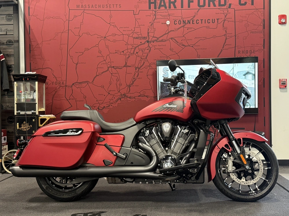 2026 Indian Motorcycle Challenger Dark Horse® alt
