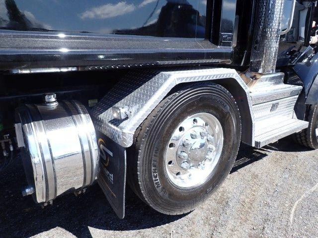 Peterbilt 567 2024