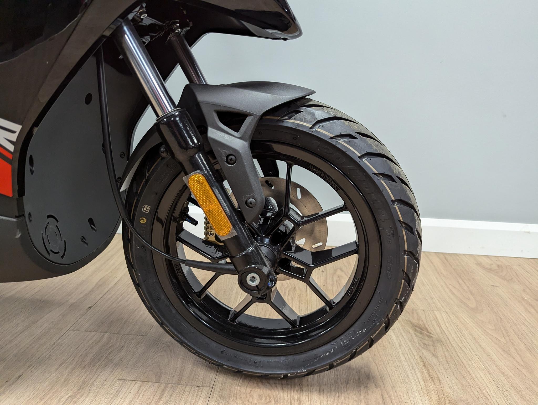 2027 APRILIA SR 50 MT 4T
