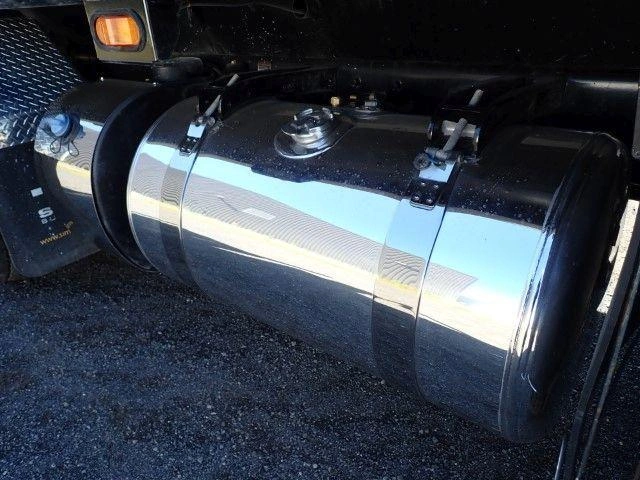 Peterbilt 567 2024