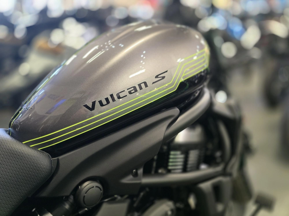 2026 Kawasaki Vulcan S Metallic Graphite Gray alt