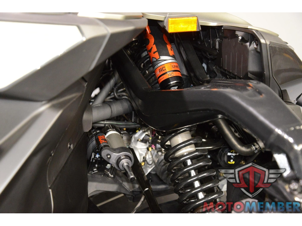 2026 Can-am Maverick R X Rc With Smart-shox alt