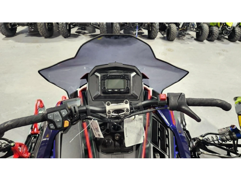 Polaris 650 Indy Xcr 136 2025 alt