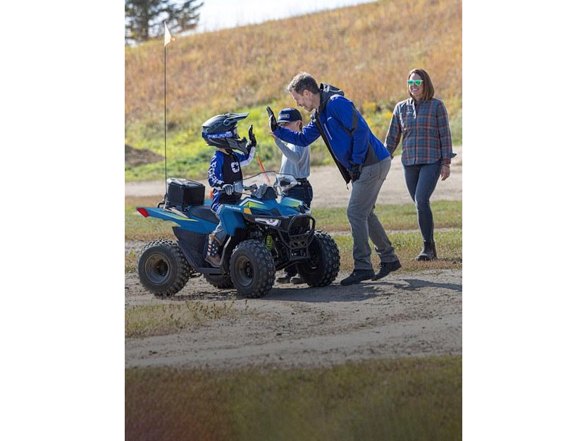 2026 Polaris Outlaw 70 Efi - Velocity Blue/lifted Lime alt