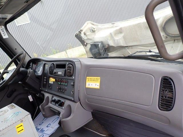 Freightliner M2106 2010