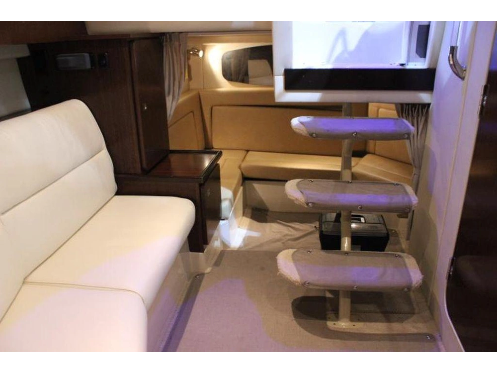 2011 Cruisers Yachts 300 Express alt