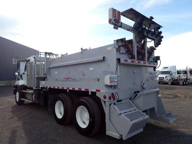 Freightliner 114sd 2013