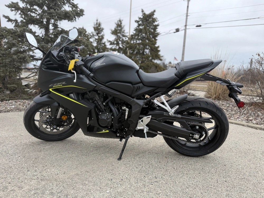 2026 Honda Cbr650r E-clutch alt