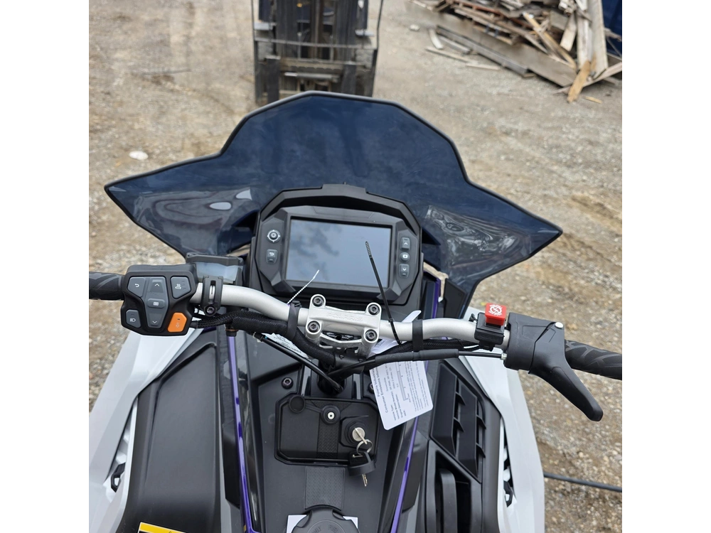 2027 Polaris 9r Indy Vr1 137 alt