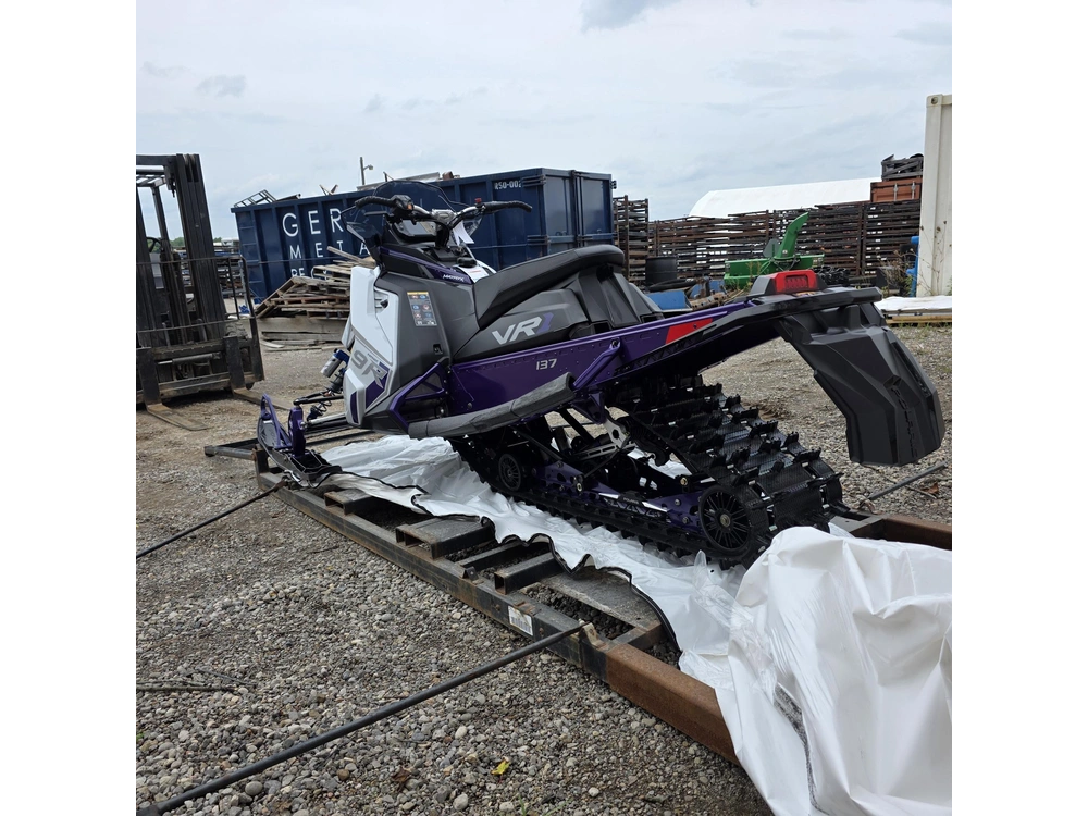 2027 Polaris 9r Indy Vr1 137 alt