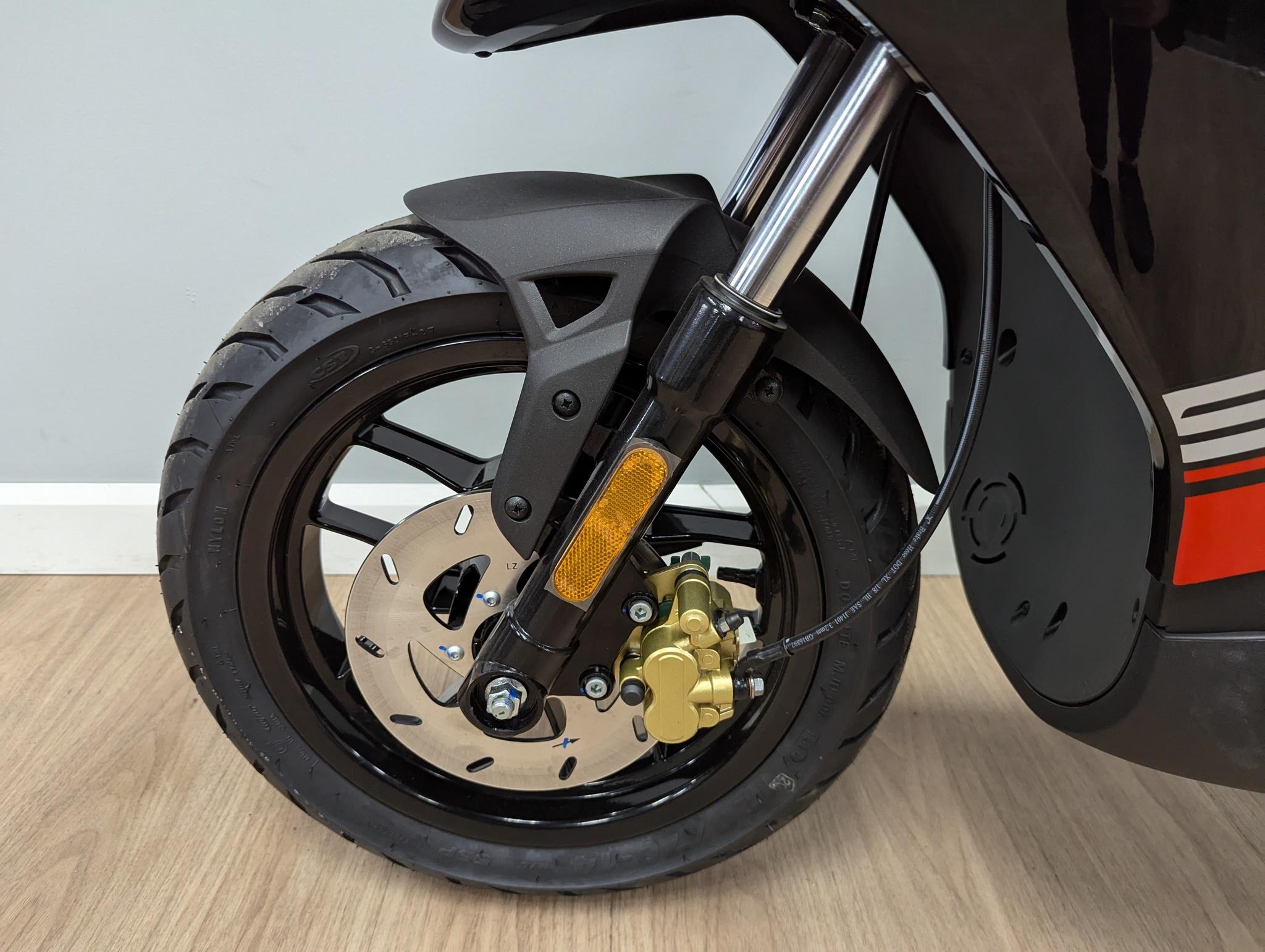 2027 APRILIA SR 50 MT 4T