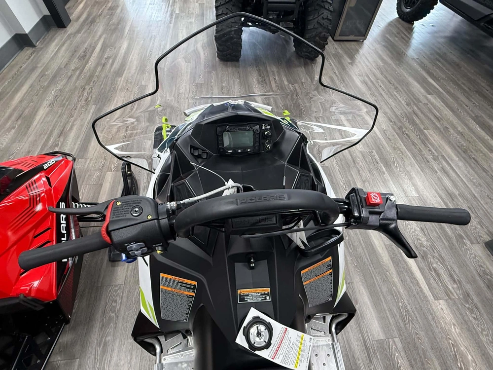 2025 Polaris Indy Voyageur 550 155 alt
