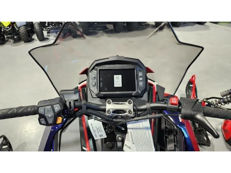 2025 Polaris INDY 650 XCR 128" 7s Display